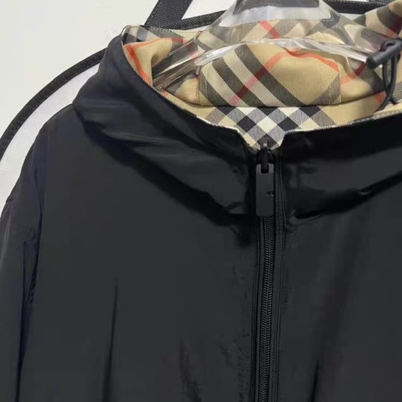 Burberry Beige Plaid Jacket - Picture 4 of 8